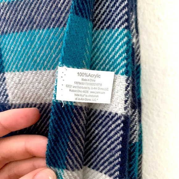 hildie & jo Holiday Blue Plaid Blanket Scarf 82in x 28in - Picture 5 of 5